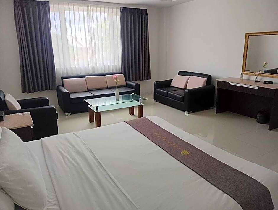 Townhouse Oak Vera Hotel Near Clark International Airport
