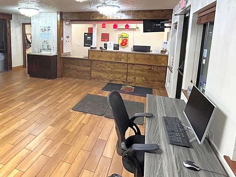 Super 8 by Wyndham Baker City