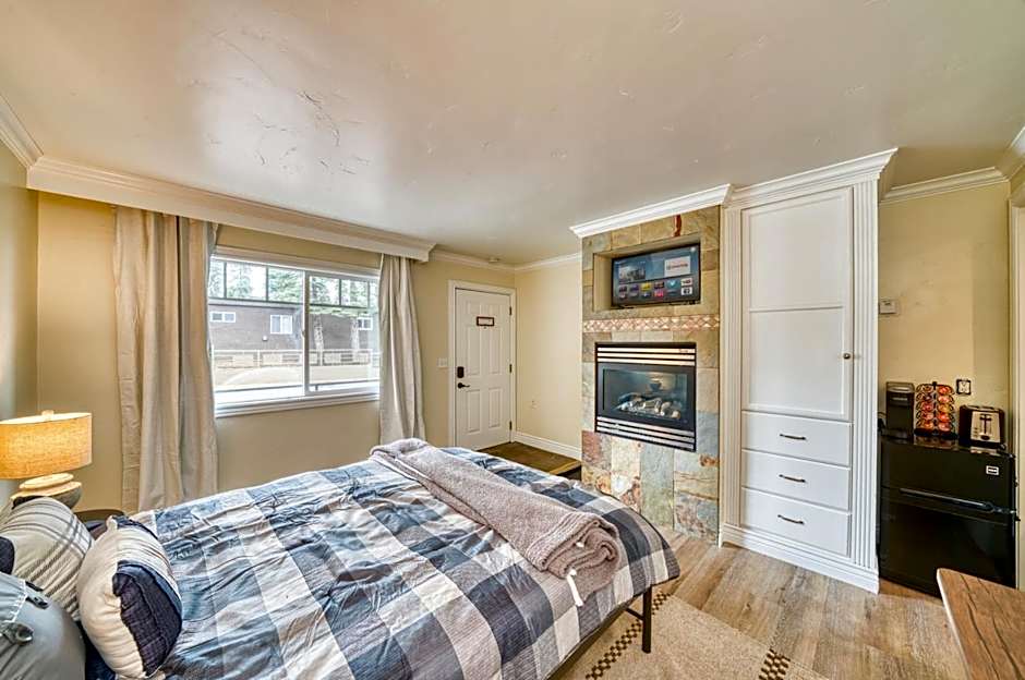 Moose and Maple Lodge