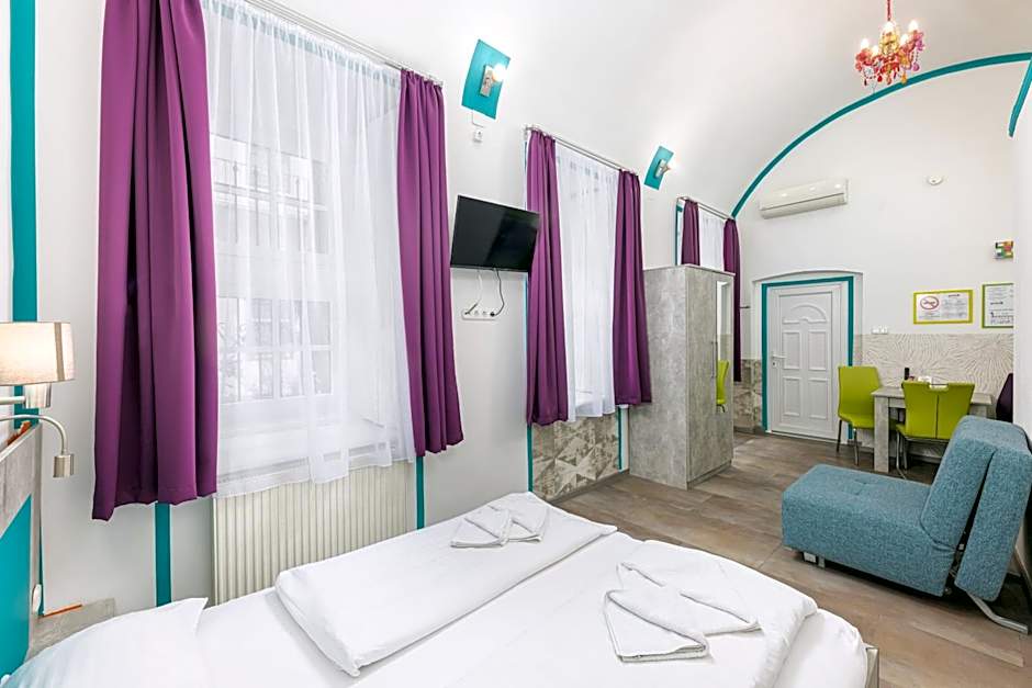 Amber Gardenview Studios Downtown