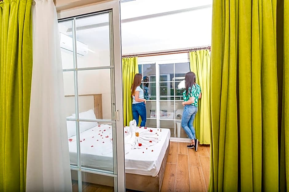 Rich Melissa Hotel