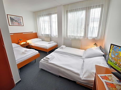 DOUBLE ROOM WITH 2 EXTRA BEDS