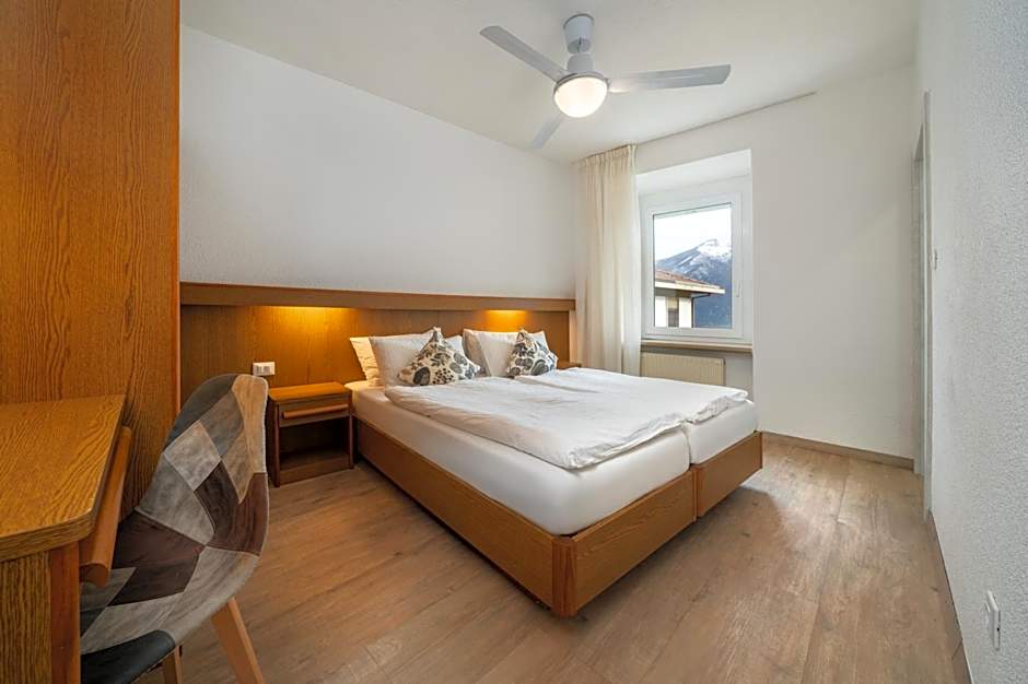 Foto 1 di 4 di 1 Double Bed or 2 Beds