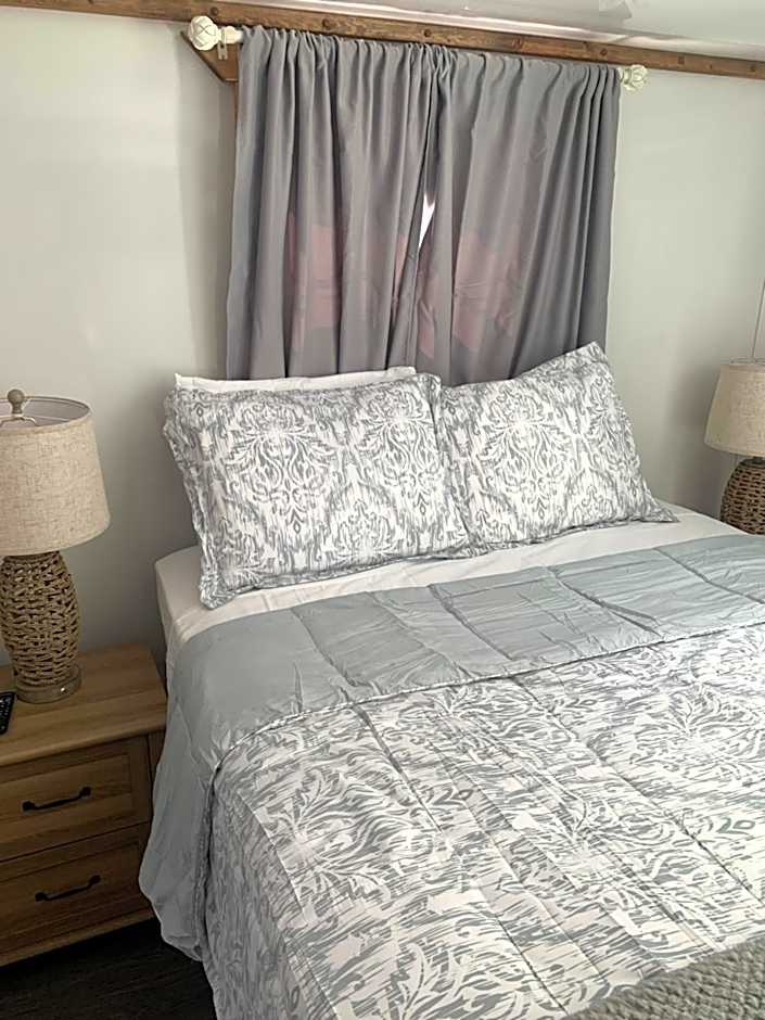 Aqua Lodges At Hurricane Hole Marina