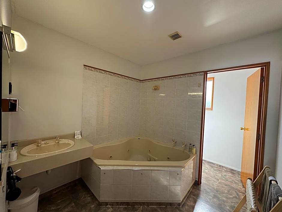 ASURE Ambassador Motor Lodge