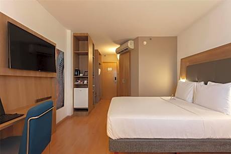 Superior Queen Room with Sofa Bed - Non-Smoking