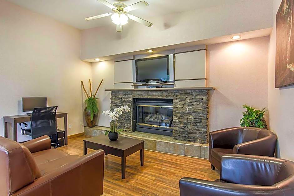 Econo Lodge And Suites