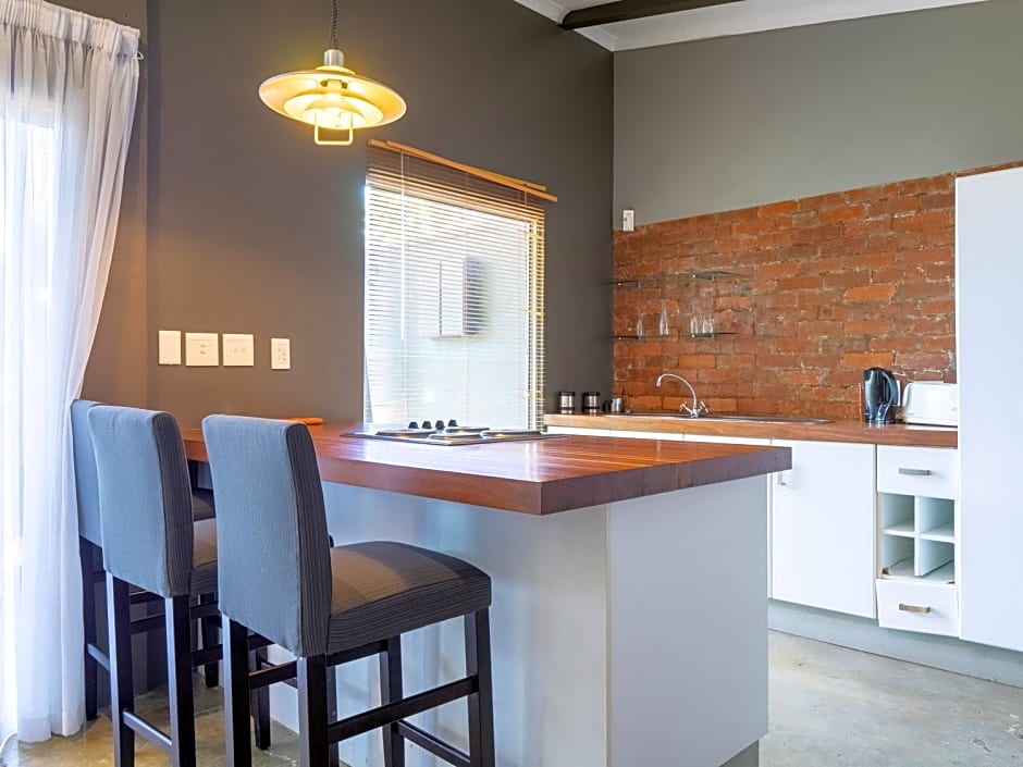 Private Studio flatlet, Uncapped Wifi, Netflix,Full DSTV