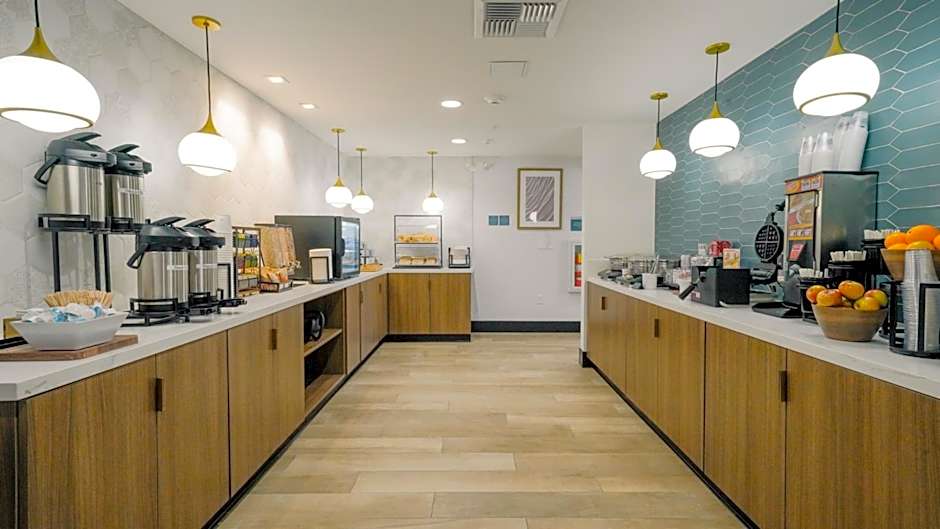 La Quinta Inn & Suites by Wyndham Santa Cruz
