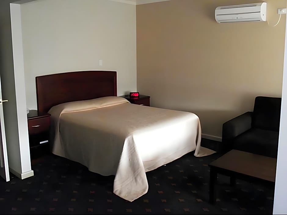 503 On Princes Drive Motel