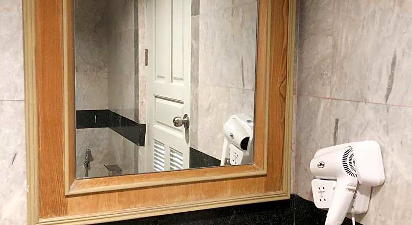 Saffron Hill Minburi