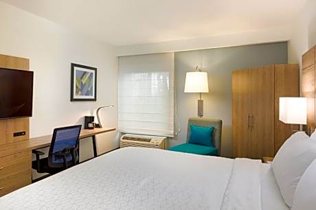 Standard King Room with Pool View