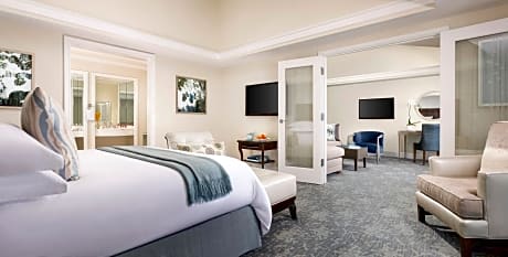 Resort View Suite, 1 Bedroom Executive Suite, 1 King, Resort view, Top floor, Balcony