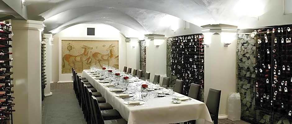 Fifteen Beacon Hotel