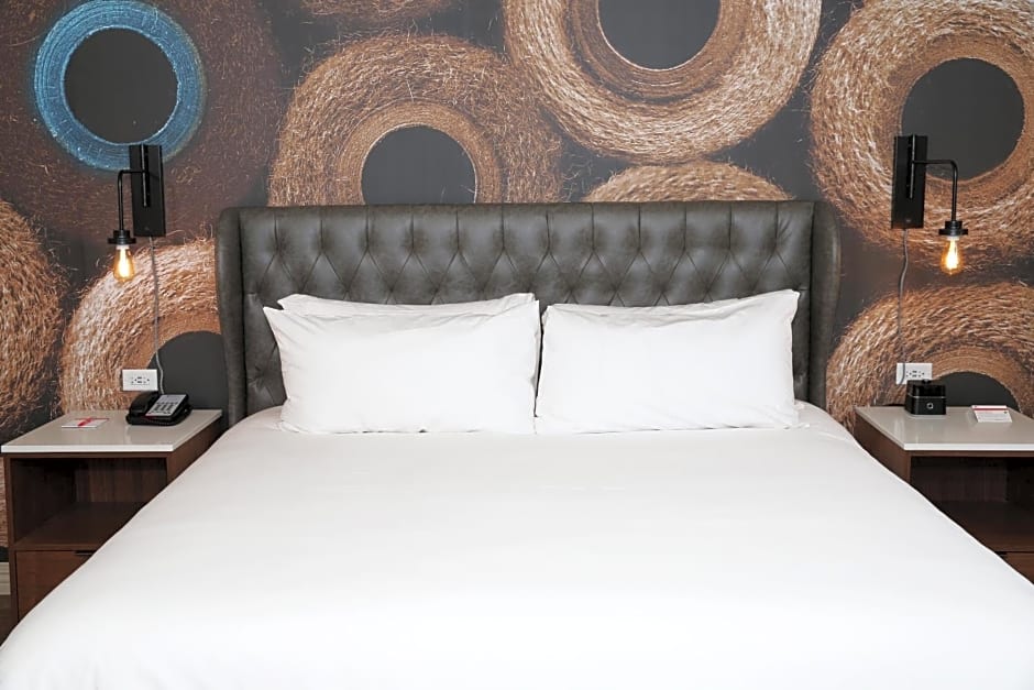 Hotel Indigo Naperville Riverwalk By IHG