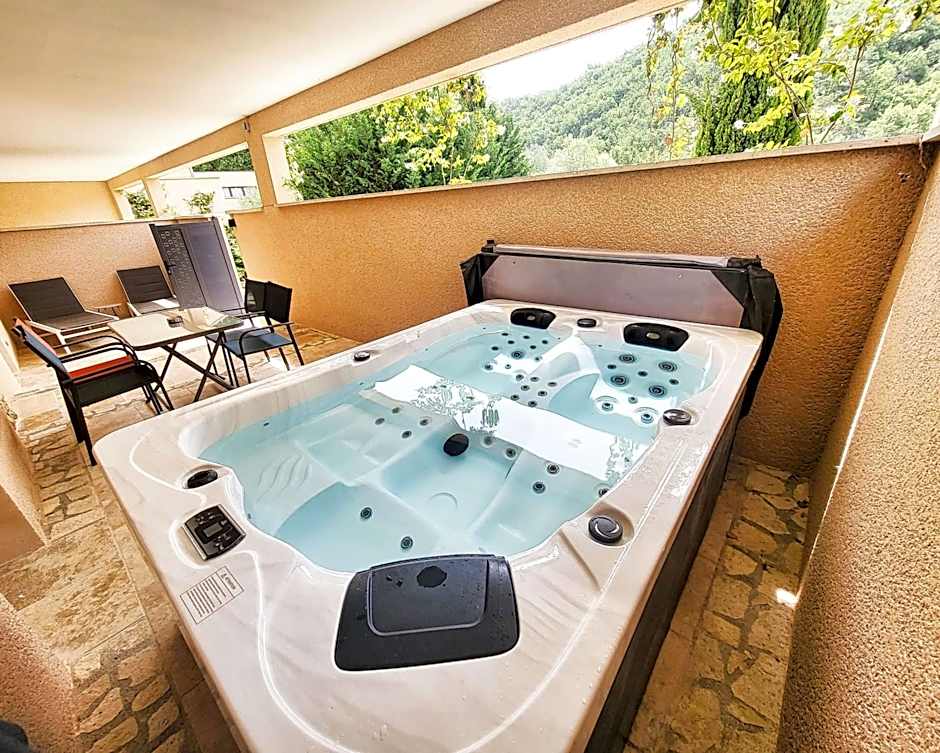 Domaine Ribiera, Hotel 5 Etoiles, SPA & Golf - Forcalquier