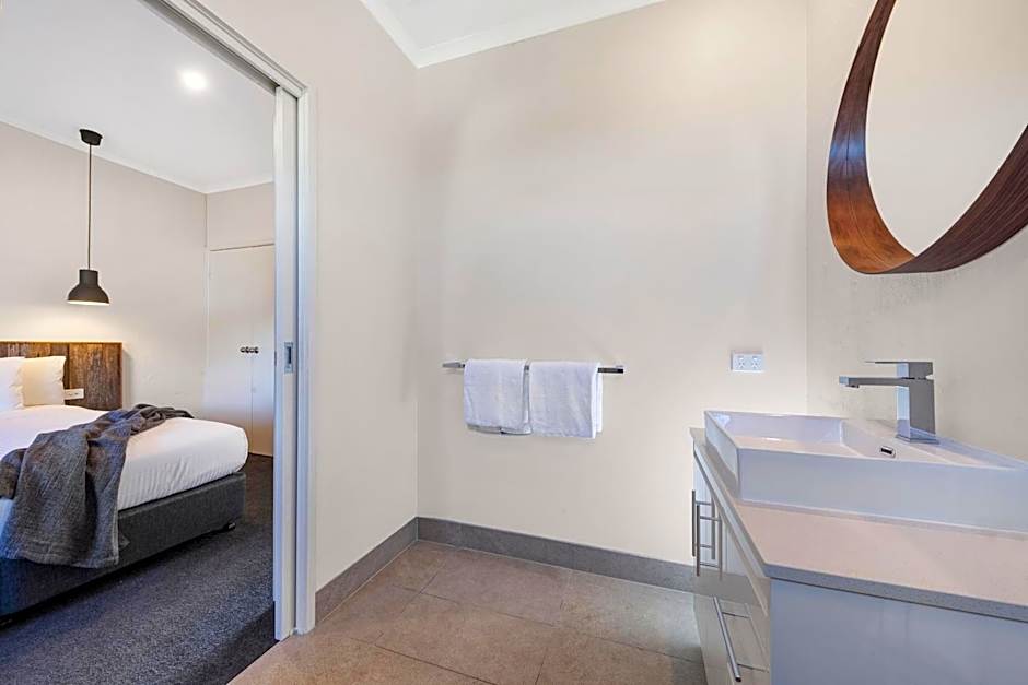 Moonlight Bay Apartments