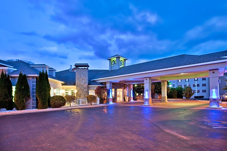 Holiday Inn Express St Ignace-Lake Central, an IHG Hotel