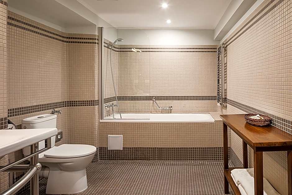 Iron Gate Hotel & Suites