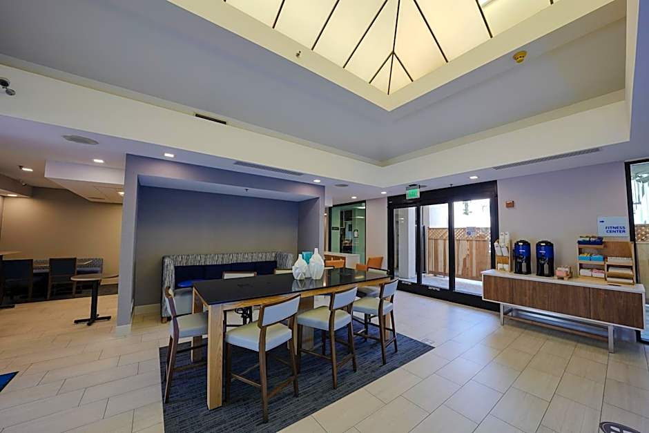 Holiday Inn Express & Suites Santa Clara - Silicon Valley By IHG