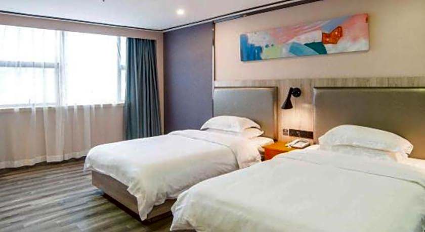 7 Days Premium Zhuhai Gongbei Light Railway Branch