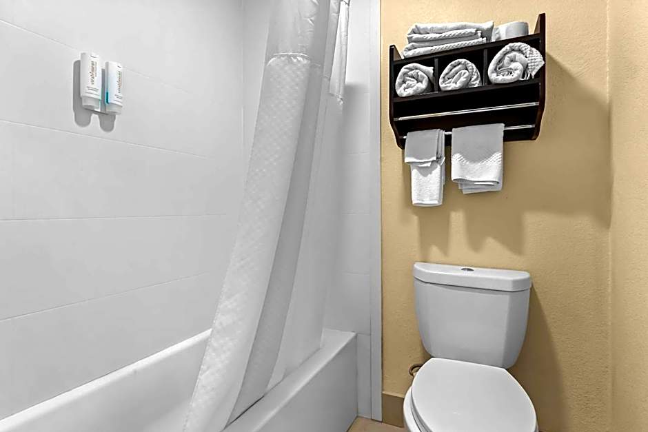 Econo Lodge Inn & Suites Santa Rosa
