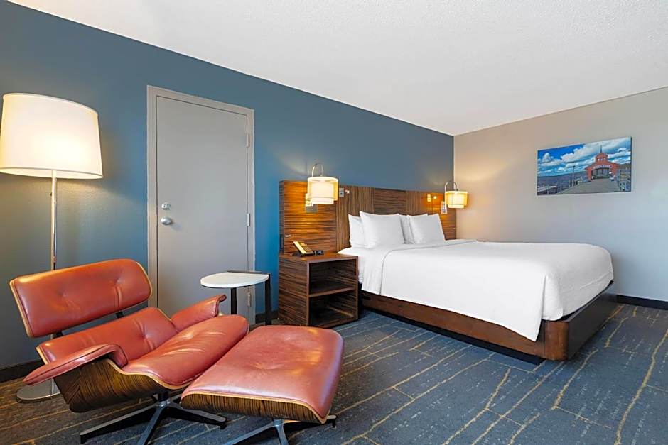 The Lux Hotel & Conference Center, an Ascend Collection Hotel