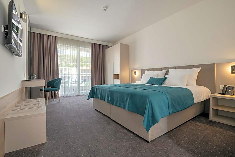 Foto 1 di 5 di Standard 1 Double Bed or 2 Beds, Balcony