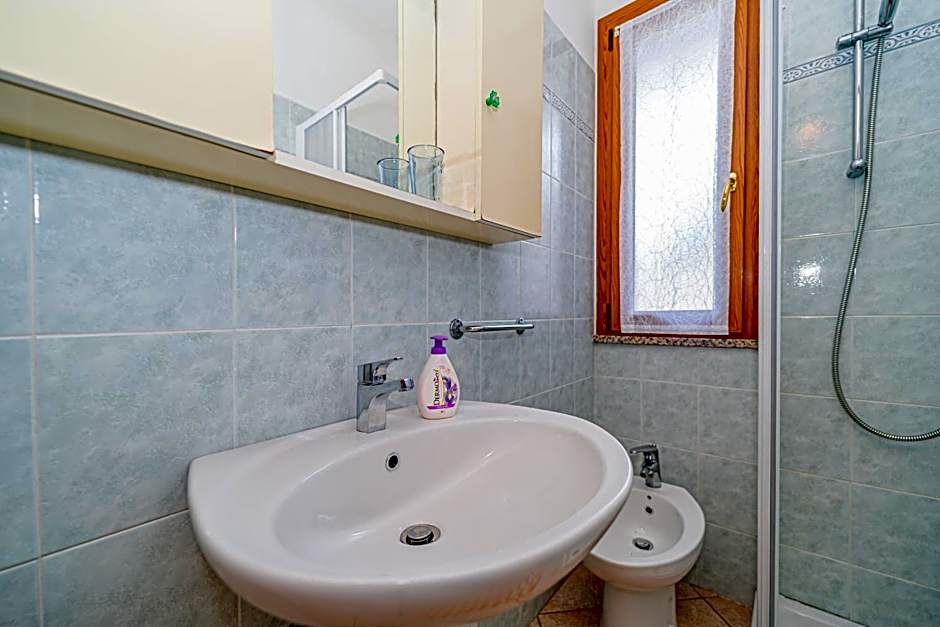 Apartment in villa 2 to 3 persons with large private garden