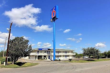 Motel 6-Kingsville, TX