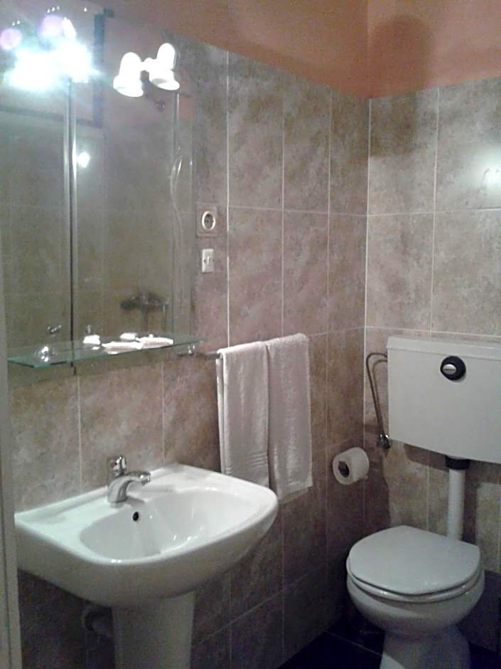 Lira Guest House B&B