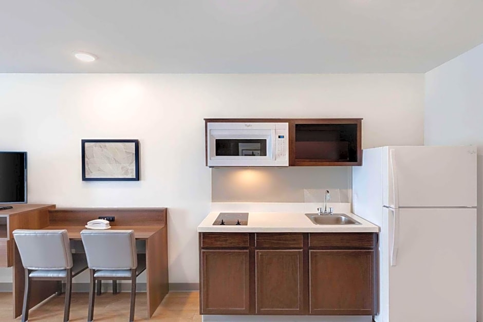 WoodSpring Suites Bakersfield
