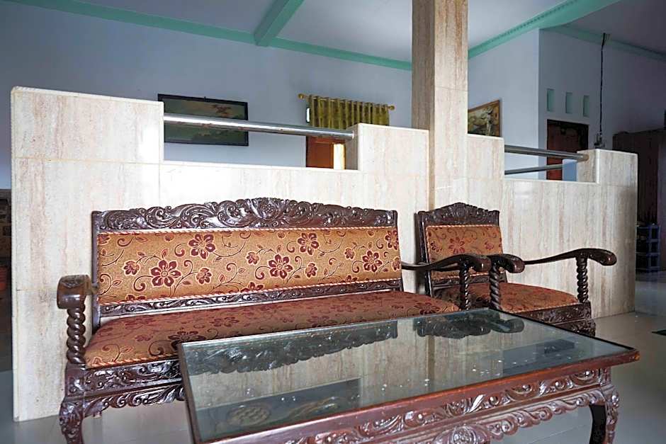 RedDoorz Syariah near RS Mitra Siaga