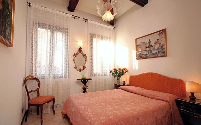 Hotel At Leonard