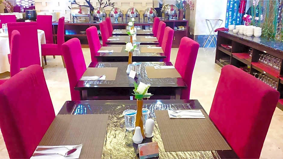 Travellers Hotel Phinisi