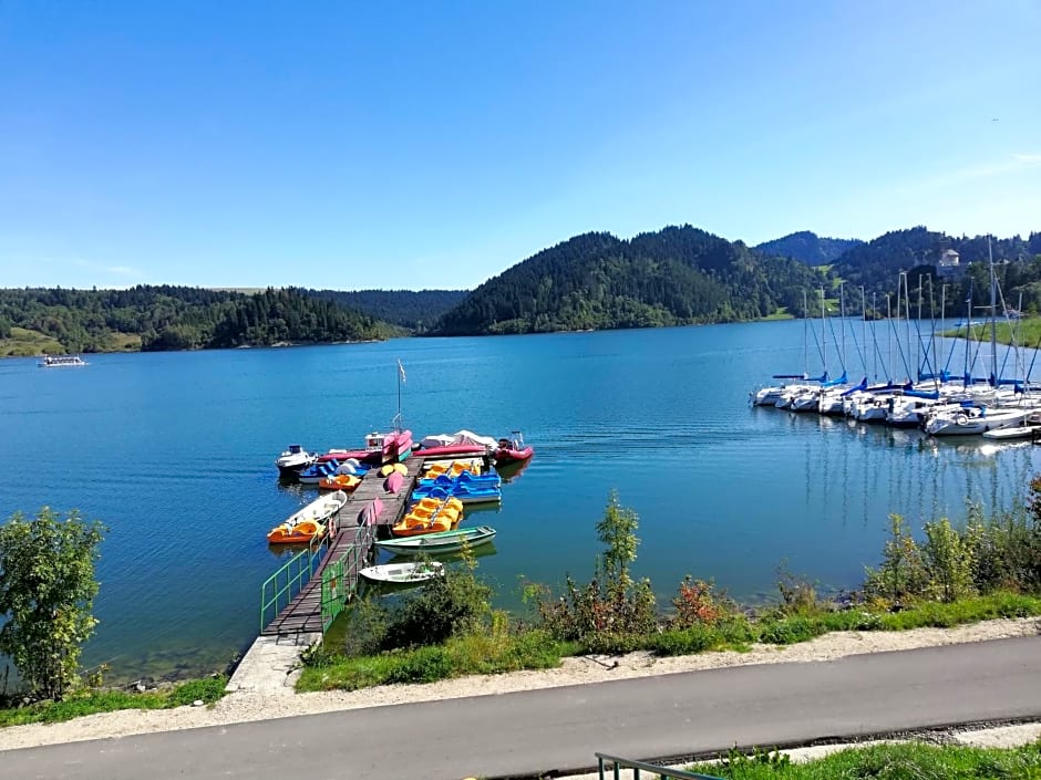 Domki nad jeziorem czorsztyńskim