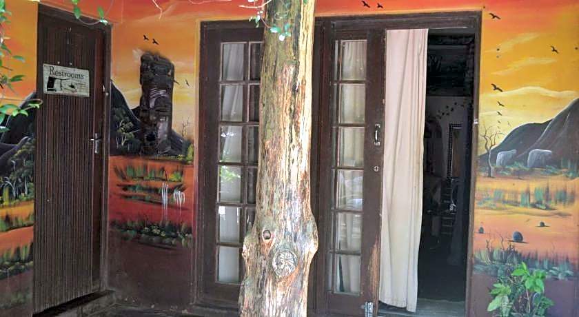 Mantis and Moon Backpackers and Surf Hostel