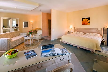 Suite, Side View Over Lake And Mountain, Sofabed