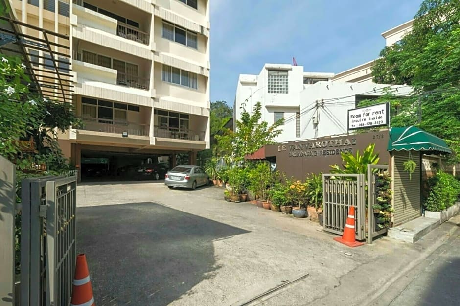 Le Vanvarothai Saladaeng Residence