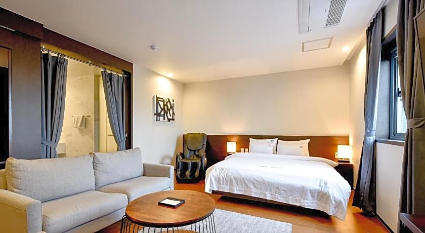 BLANC Business Hotel