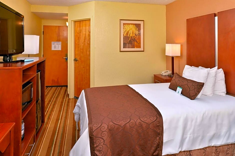 Best Western Plus Richmond Airport Hotel