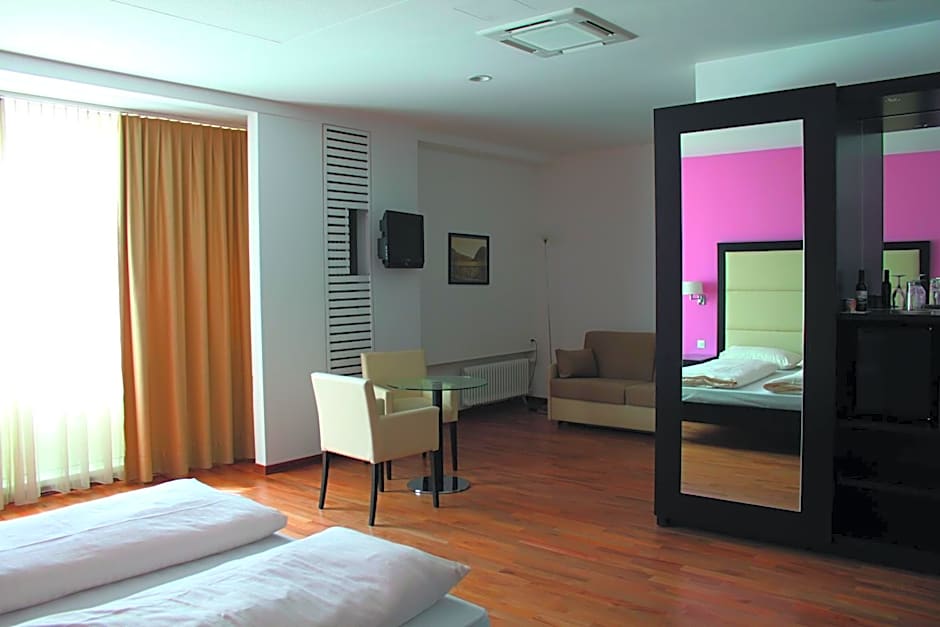 Enjoy 1313AG Hotel Touring