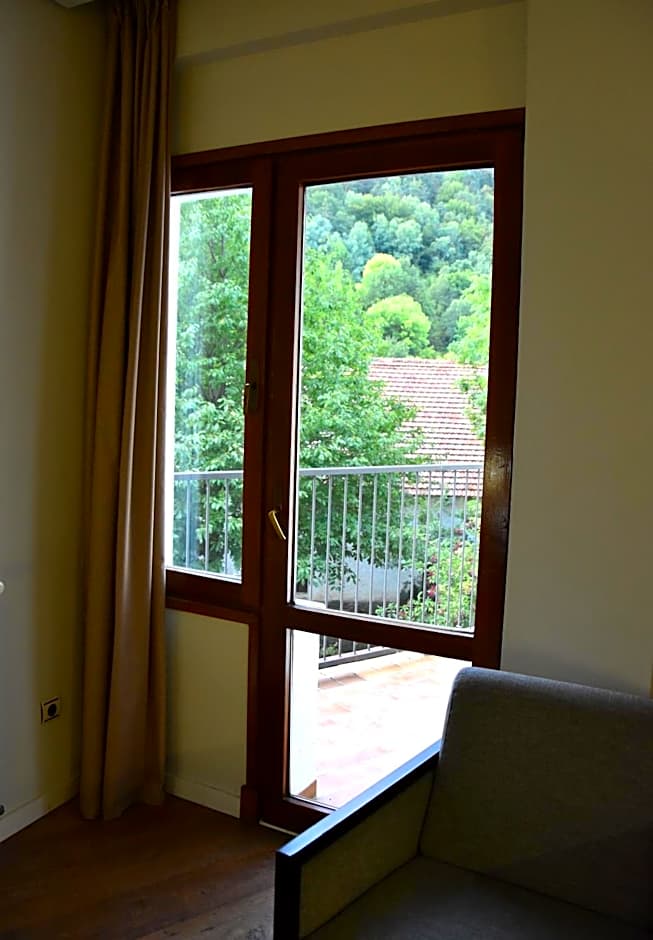 Hotel y Apartamentos SNO Isaba