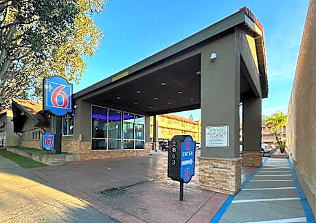 Motel 6 Pasadena, CA Old Town Pasadena Area