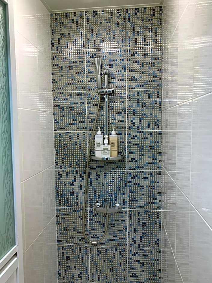 Maximum of 18 people can be rented in one building 3 minutes walk to Tomari Port 10 minutes drive to the airport No parking lot 30 seconds walk from paid parking lot warayunso port city May