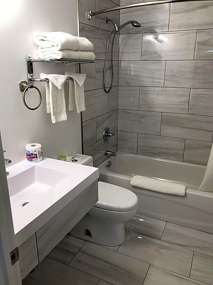 Parkway Motel & European Lodges