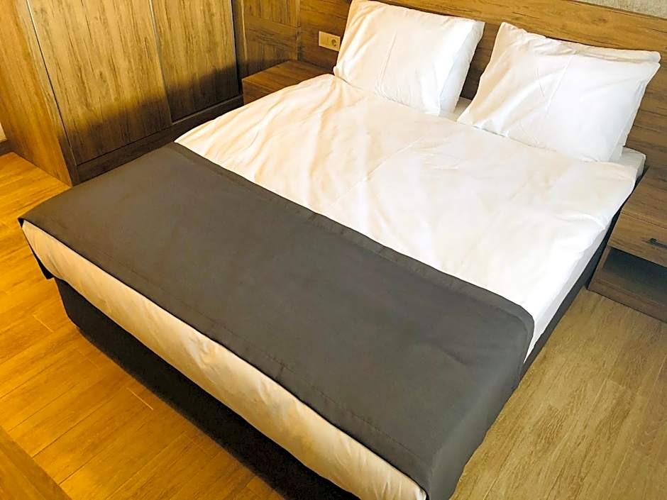 Golden World Suite Hotel