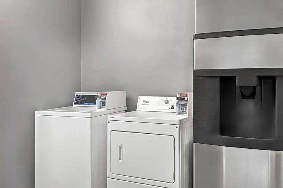 Econo Lodge Inn & Suites Channelview - Houston East