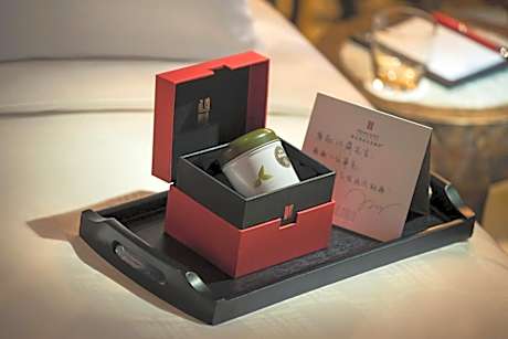 1 King One-Bedroom Suite