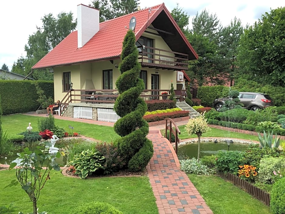 Domek Kamień nad jeziorem z jacuzzi